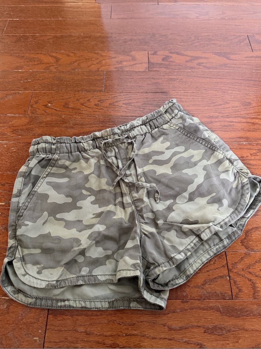 Casual Women's Camo Drawstring Shorts - Olive Camo